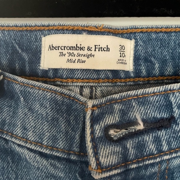 Abercrombie & Fitch 90s Straight Mid Rise Jeans, Distressed, Size 30/10R - Picture 4 of 6